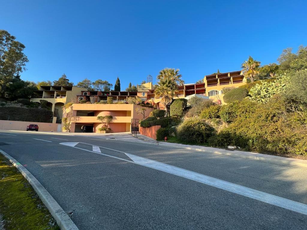 Appartement Vue Sur Mer, Piscine, Garage Prive Bormes-les-Mimosas Bagian luar foto